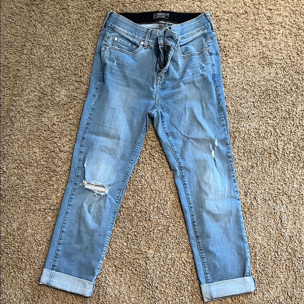 Stylish Light Blue Distressed Cropped Jeans